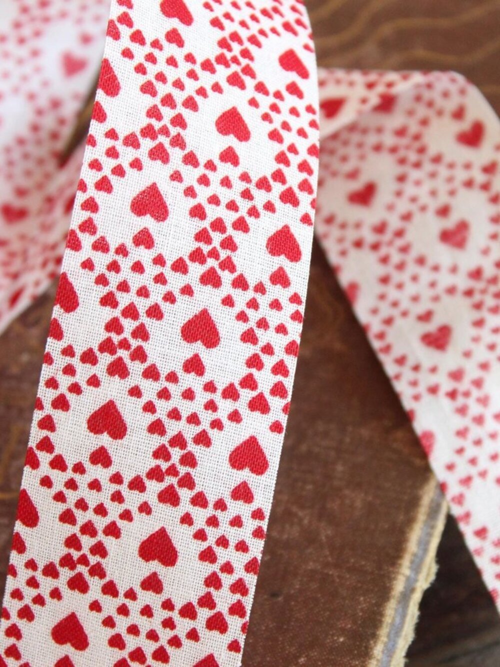Vintage 1980s 1990s Offray Heart Ribbon Trim, 1 .5 Inch Wide 47" long - Picture 4 of 10